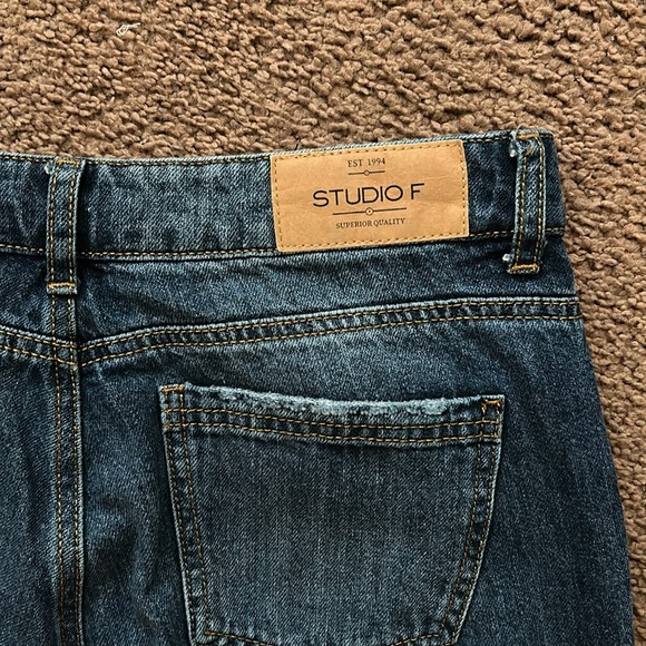 Studio F Women's Blue Jeans - Picture 3 of 8